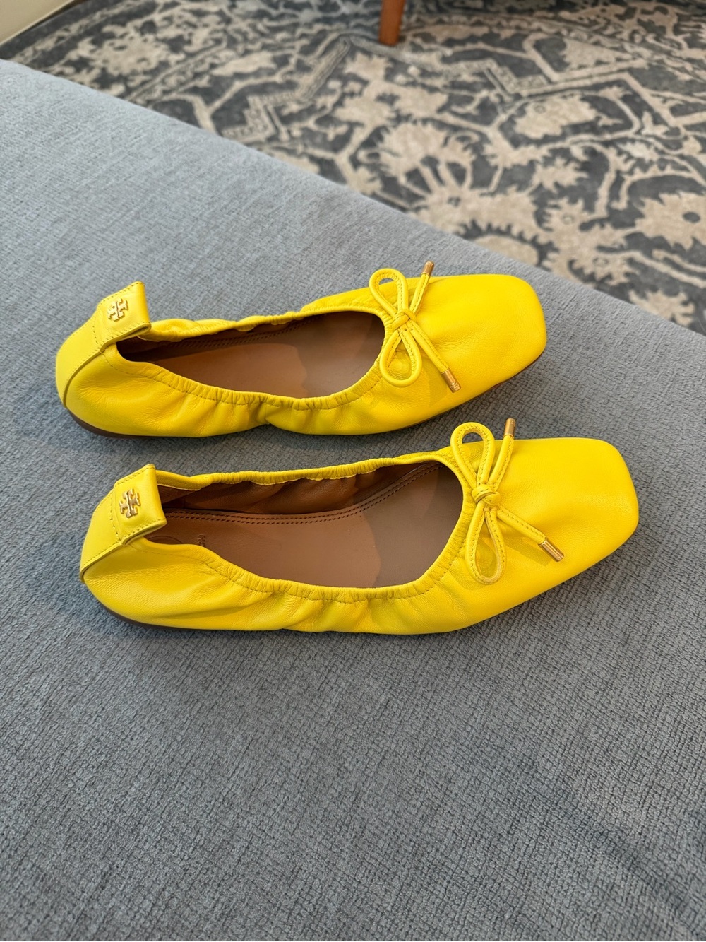 Tory Burch Yellow Ballet Flats with Bow, sz. 8 - Picture 2 of 4